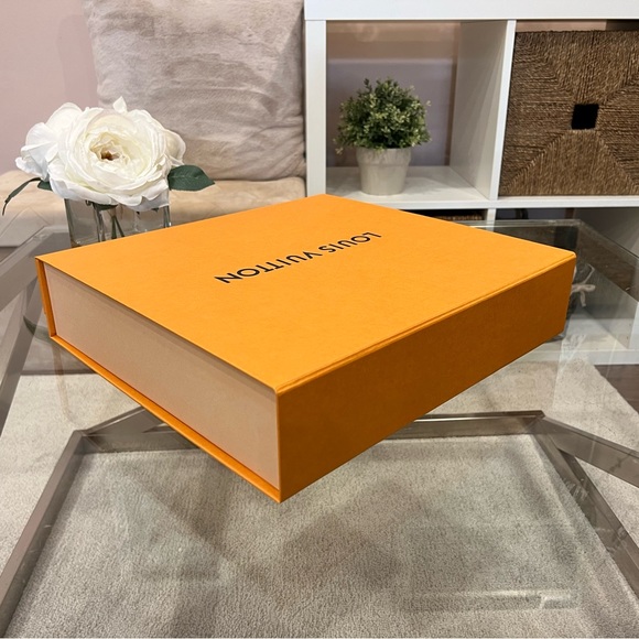Louis Vuitton Magnetic Gift Box - Picture 4 of 9
